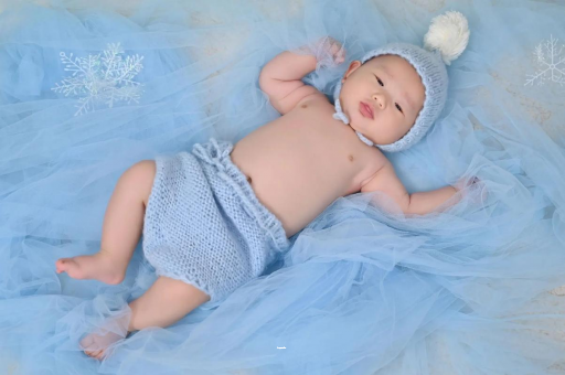 铜川三个月宝宝挠耳朵